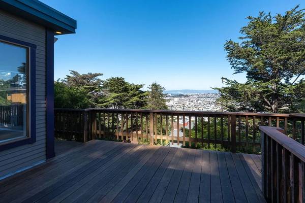 2BR/1BA Apartment · San Francisco photo 2