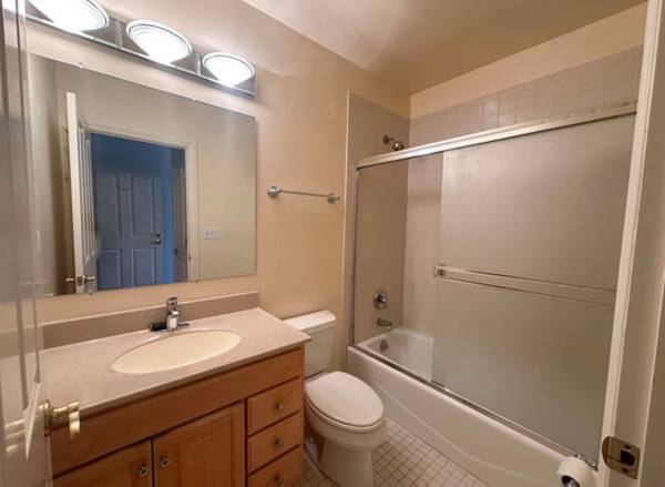 0BR/1BA Apartment · Larkspur photo 4