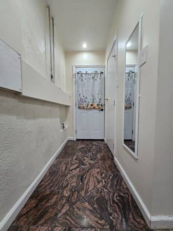 0BR/1BA Apartment · Burlingame photo 4