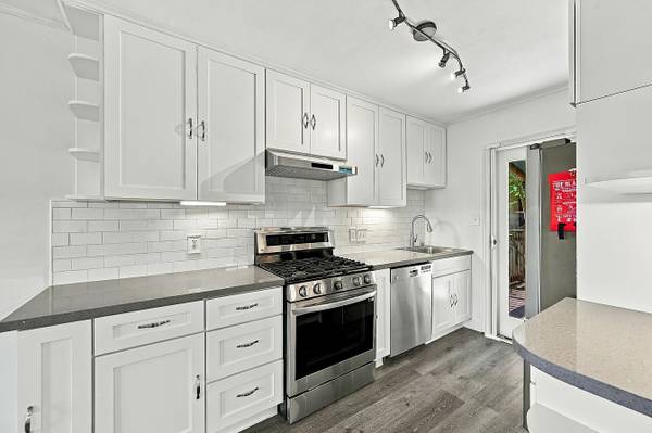 3BR/2BA Single Family House · San Francisco photo 3