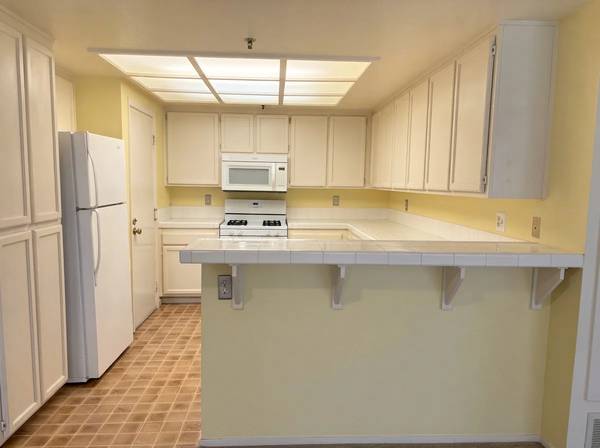 2BR/2BA Condo on Cameron Ln · Daly City photo 3