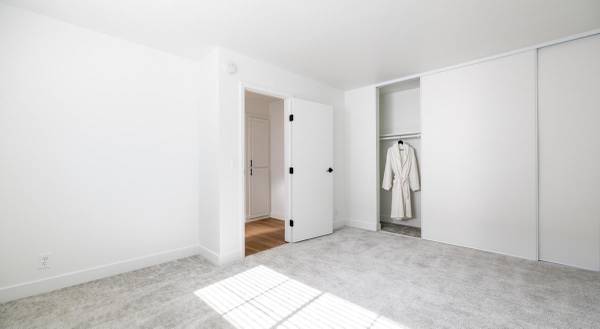 Apartments on Lochinvar Ave · Santa Clara photo 4