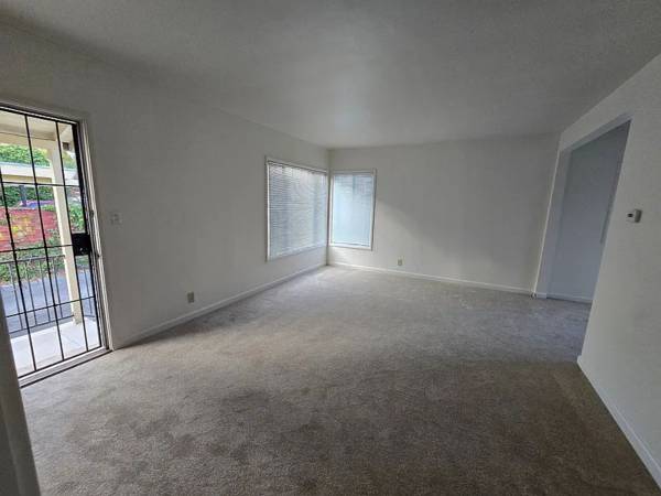 1BR/1BA Duplex · Richmond photo 3