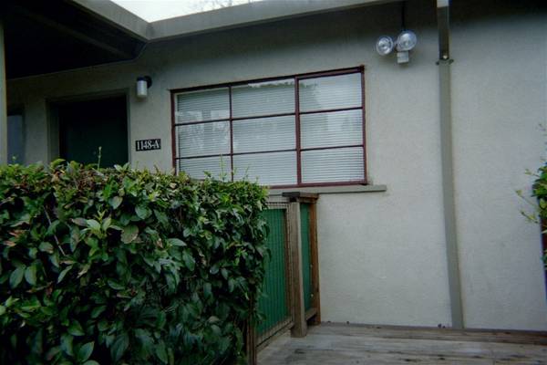0BR/1BA Townhouse · Berkeley photo 3