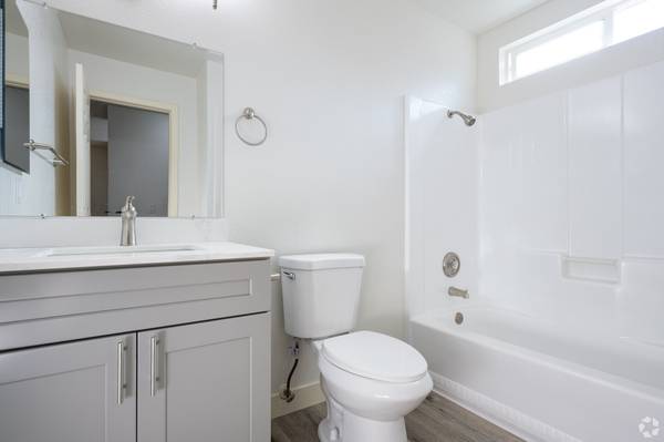 1BR/1BA Apartment · Santa Rosa photo 2