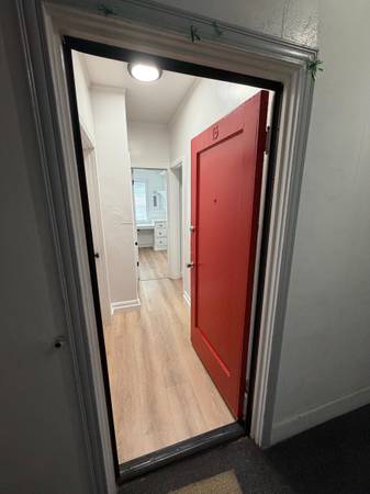 0BR/1BA Apartment · Oakland photo 2