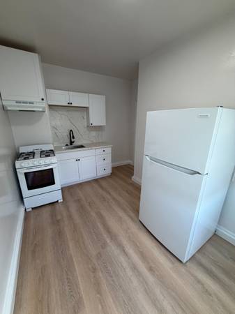 0BR/1BA Apartment · Oakland photo 5