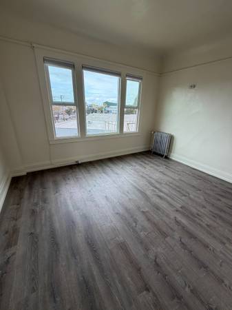 1BR/1BA Apartment · Oakland photo 4