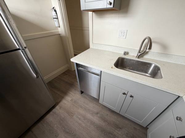 1BR/1BA Apartment · Oakland photo 3