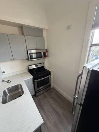 1BR/1BA Apartment · Oakland photo 2