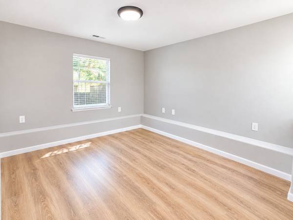3BR/2BA Duplex · Oakland photo 3