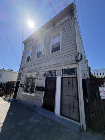 2BR/1BA Duplex · Oakland