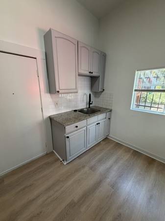 2BR/1BA Duplex · Oakland photo 4