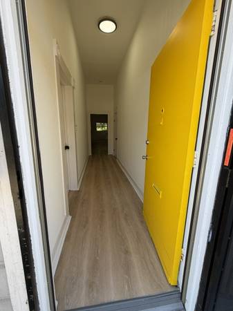 2BR/1BA Duplex · Oakland photo 2