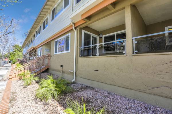3BR/2BA Apartment · Menlo Park photo 2