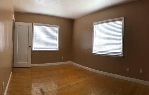 2BR/1BA Apartment · Oakland photo 5