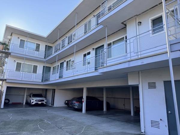 2BR/1BA Apartment · Burlingame photo 2