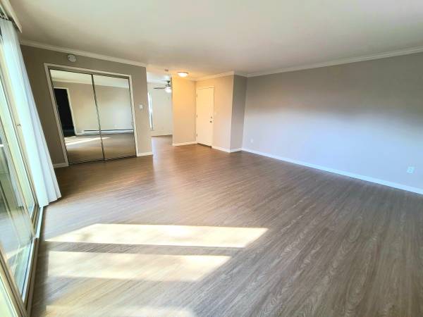 Apartments on N Foothill Blvd · Cupertino photo 4