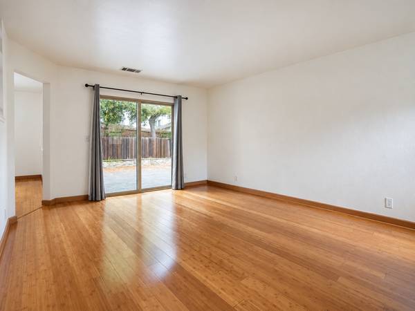 3BR/3BA Single Family House · Hayward photo 4