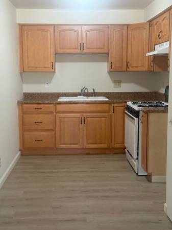 1BR/1BA Apartment · Cloverdale photo 2
