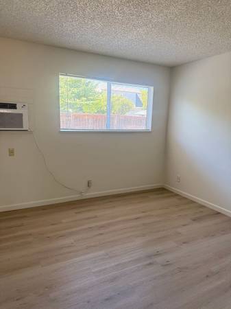 1BR/1BA Apartment · Cloverdale photo 4