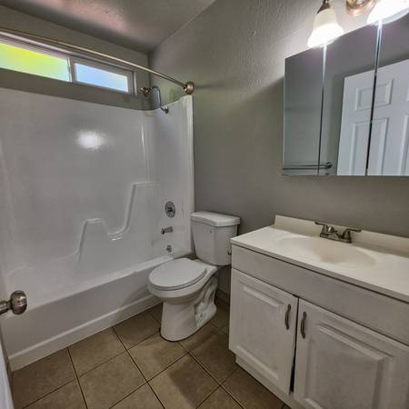 2BR/1BA Apartment · Santa Rosa photo 2