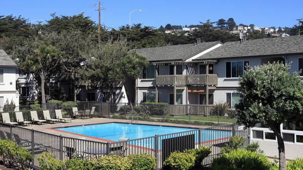 Apartments on Palmetto Ave · Daly City photo 2