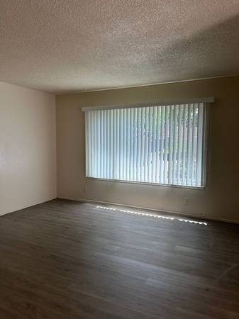 2BR/1BA Duplex · Santa Rosa photo 2