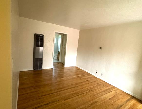 1BR/1BA Apartment on Newhall Street · Santa Clara photo 5