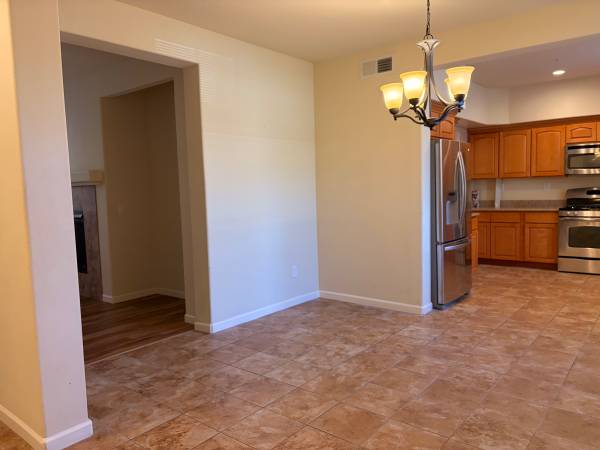 3BR/3BA Townhouse · Cloverdale photo 3