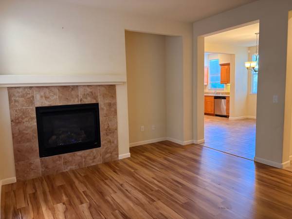 3BR/3BA Townhouse · Cloverdale photo 4
