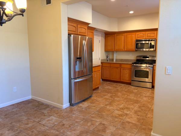 3BR/3BA Townhouse · Cloverdale photo 5