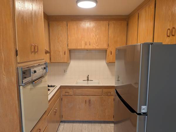 2BR/1BA Apartment on Turk Blvd · San Francisco photo 4