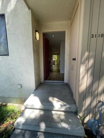 2BR/2BA Townhouse on Rodney Cmn · Fremont photo 3