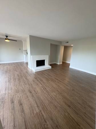 2BR/2BA Apartment · Larkspur photo 2