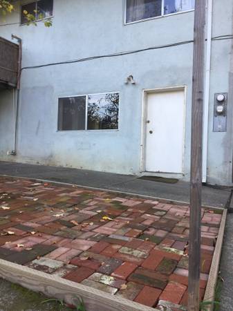 0BR/1BA Duplex · Fairfax photo 5