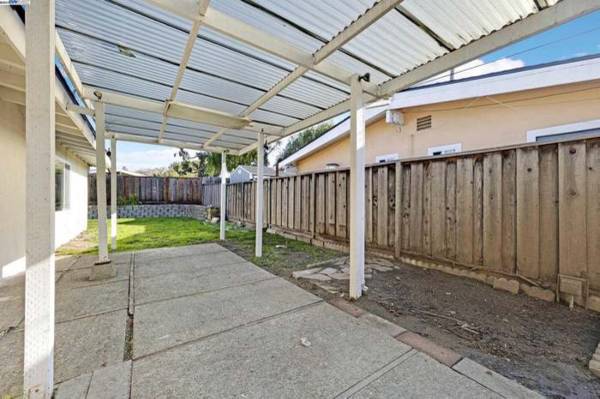 3BR/2BA Single Family House · Hayward photo 2