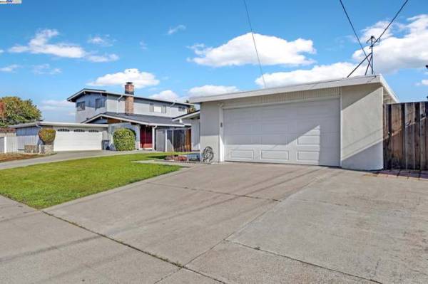 3BR/2BA Single Family House · Hayward photo 3