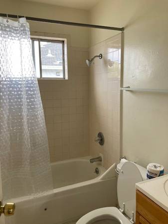 2BR/1BA Apartment · Berkeley photo 4