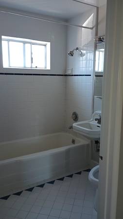 1BR/1BA Apartment on Broadway · Alameda photo 3