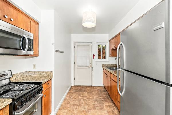2BR/1BA Duplex on Mcgee Ave · Berkeley photo 4