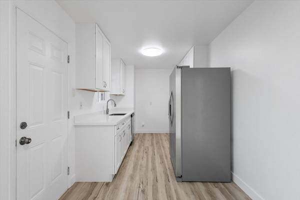 2BR/1BA Apartment on Central Ave · Alameda photo 4
