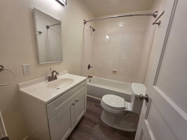 1BR/1BA Apartment · Oakland photo 4