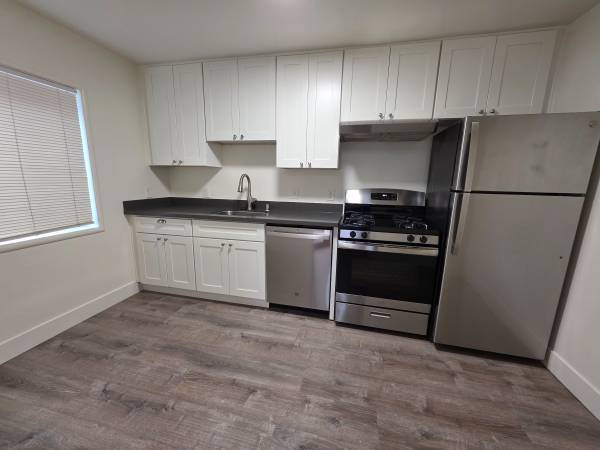1BR/1BA Apartment · Oakland photo 2