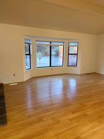 3BR/2BA Single Family House on Rivera Drive · Santa Rosa photo 4