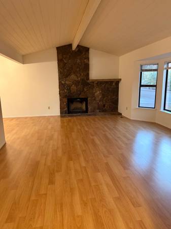 3BR/2BA Single Family House on Rivera Drive · Santa Rosa photo 5