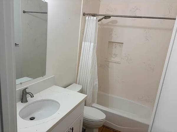 2BR/2BA Single Family House on Oakwood Dr · Petaluma photo 5