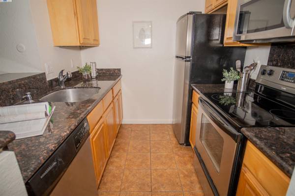 1BR/1BA Condo on Imperial Way · Daly City photo 3