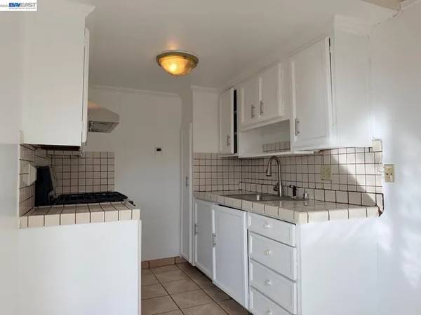 2BR/2BA Condo on Sylvan St · Daly City photo 4