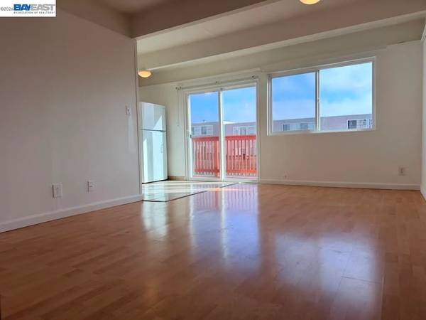 2BR/2BA Condo on Sylvan St · Daly City photo 2